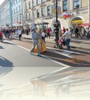 Спешат в Елисеевский. 